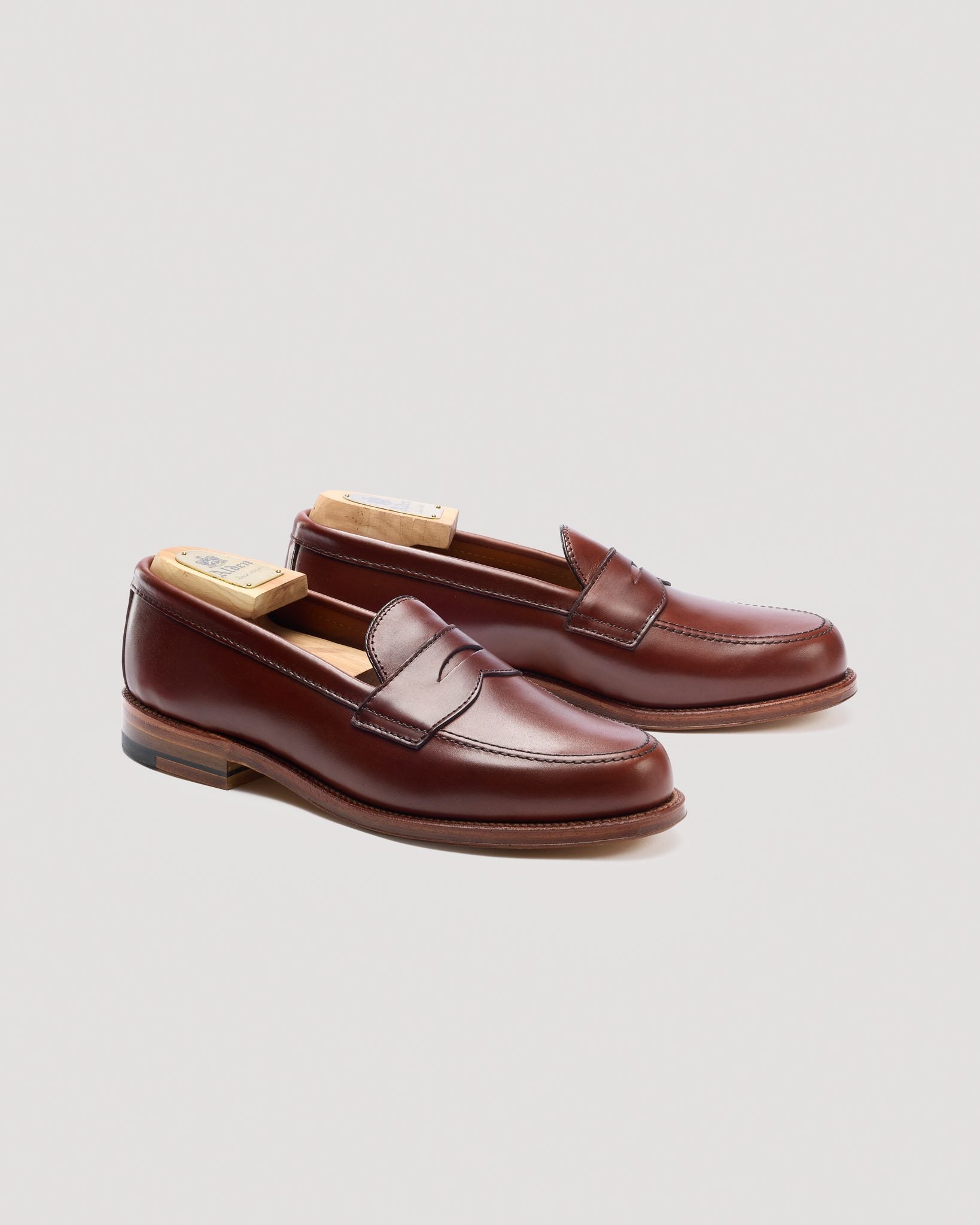 靴 Walnut Shirring Loafer 9826 Penny Loafer in Walnut Michigan Calf, Van Last – Brick +