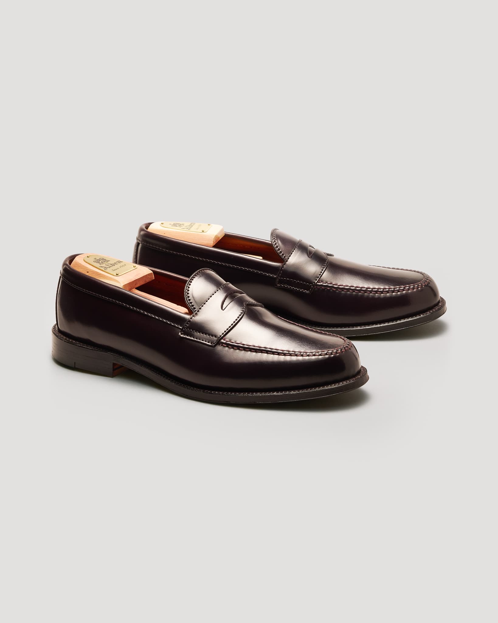 マロン 986 Leisure Handsewn Loafer in Color 8 Shell Cordovan, Van Last