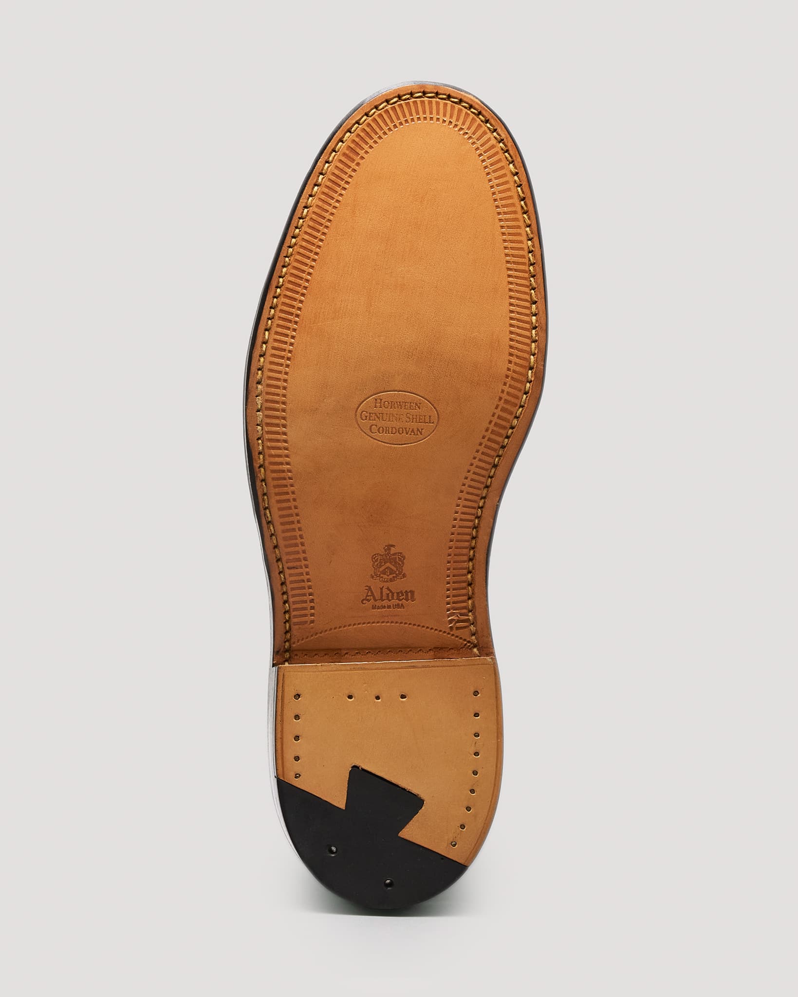 チクチクドーン Alden Two Eyelet Chukka Boots in Color 8 Shell Cordovan