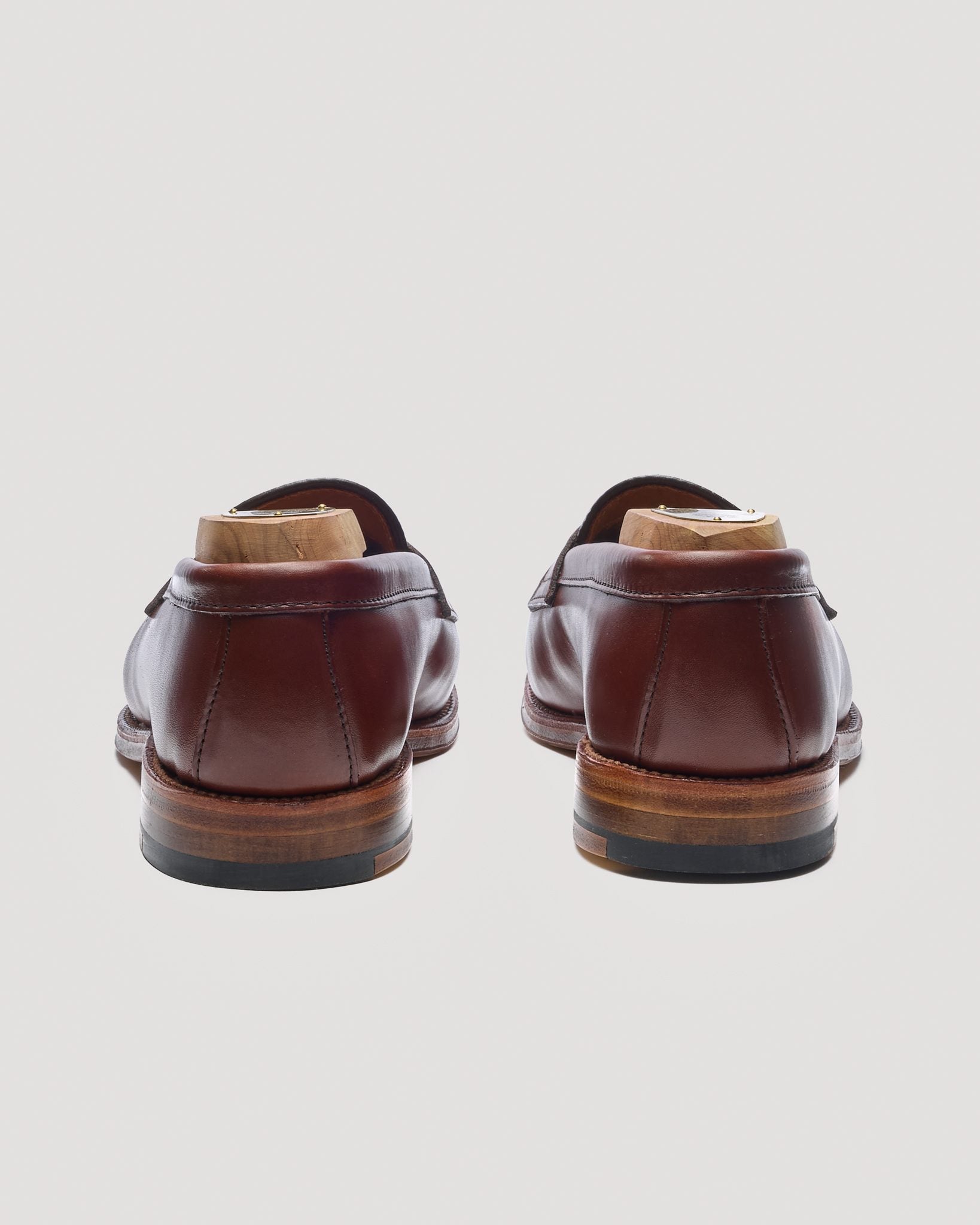 靴 Walnut Shirring Loafer 9826 Penny Loafer in Walnut Michigan Calf, Van Last – Brick +