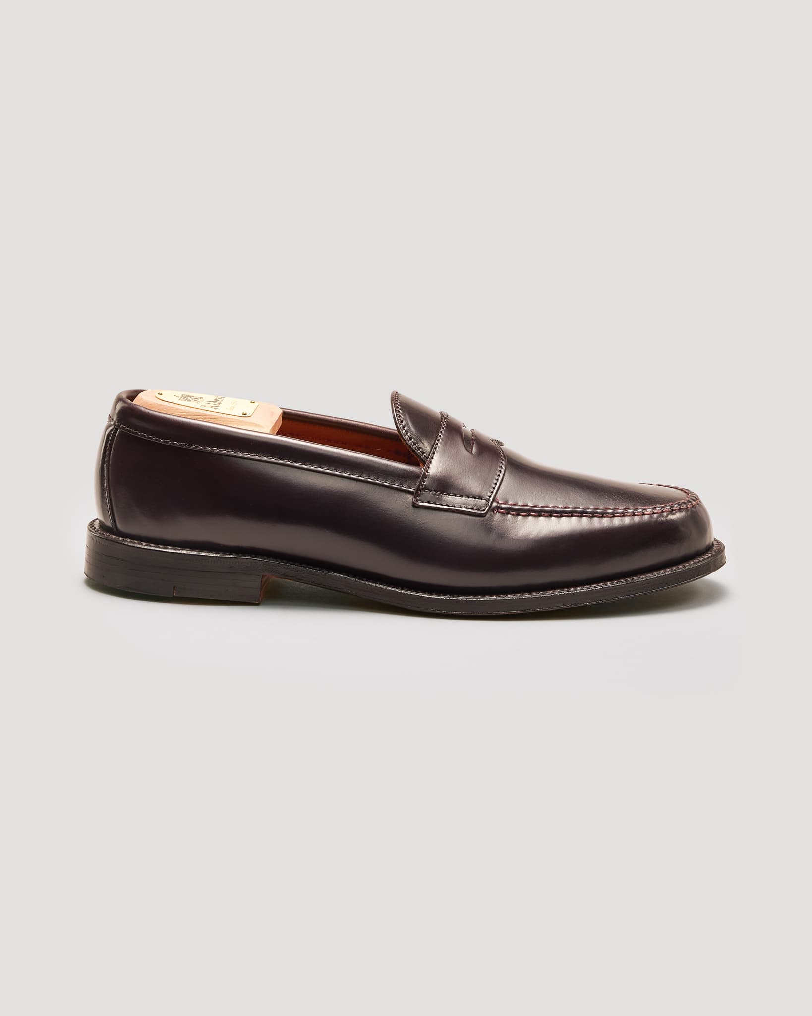 986 Leisure Handsewn Loafer in Color 8 Shell Cordovan, Van Last